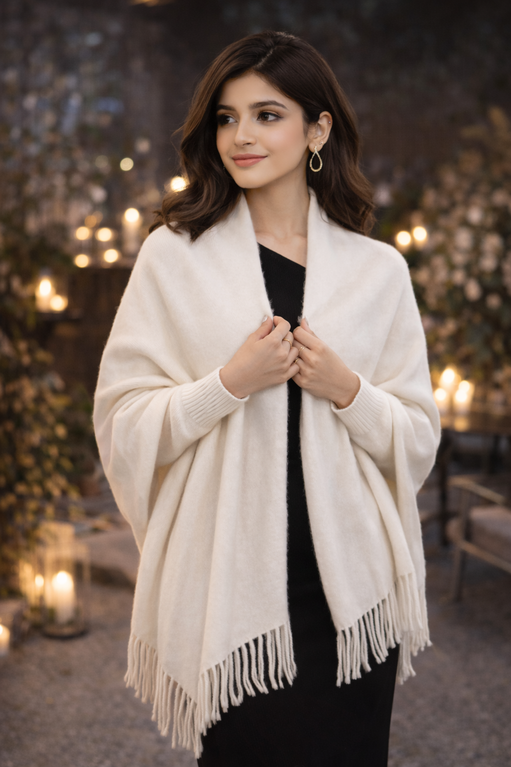 SIVÓRA — Elegant Plain - White Sleeved Shawl